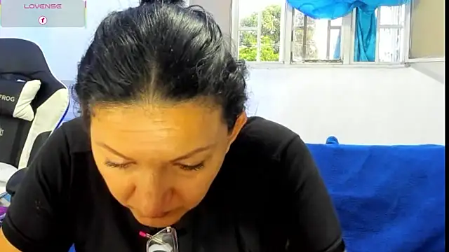 Snapshot of Angelblue_ chatting on May 31, 10:44 pm Angelblue online show from May 31, 10:44 pm