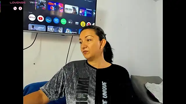 Snapshot of Angelblue_ chatting on June 1, 1:46 pm Angelblue online show from June 1, 1:46 pm