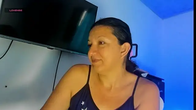 Snapshot of Angelblue_ chatting on June 6, 1:27 pm Angelblue online show from June 6, 1:27 pm