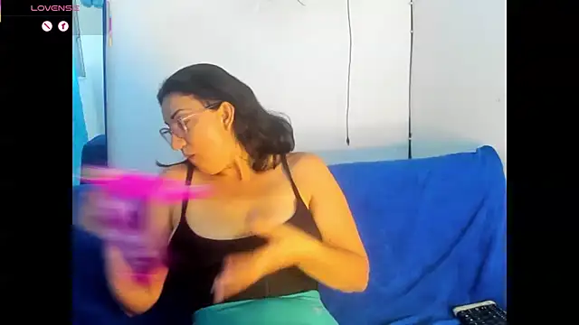 Snapshot of Angelblue_ chatting on June 10, 1:43 pm Angelblue online show from June 10, 1:43 pm