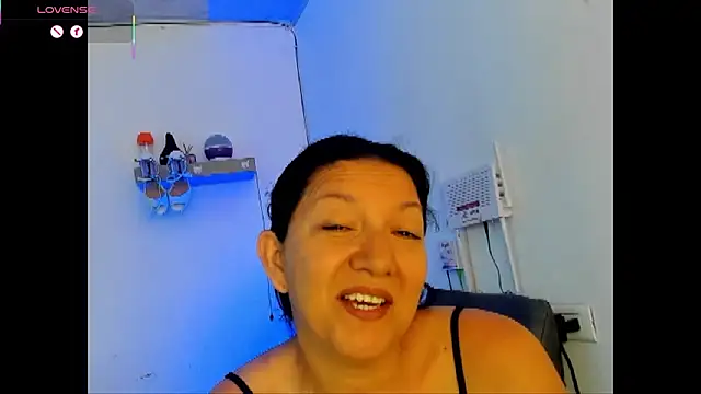 Snapshot of Angelblue_ chatting on June 24, 2:16 pm Angelblue online show from June 24, 2:16 pm