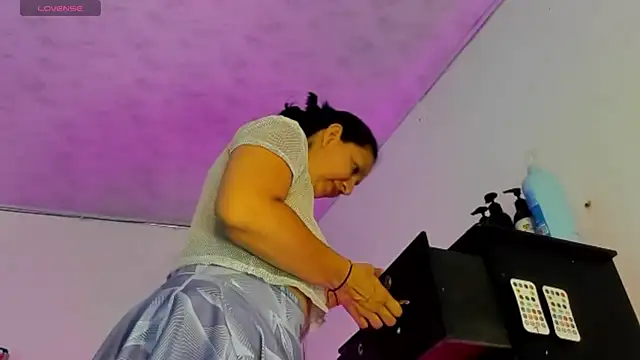 Snapshot of Angelblue_ chatting on June 26, 1:48 pm Angelblue online show from June 26, 1:48 pm
