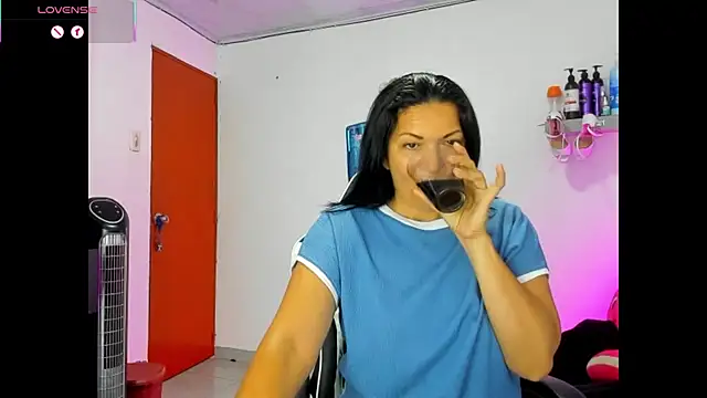 Snapshot of Angelblue_ chatting on July 1, 11:15 pm Angelblue online show from July 1, 11:15 pm