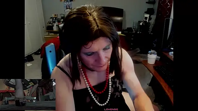 Snapshot of CharlotteAshton chatting on July 28, 2:13 pm CharlotteAshton online show from July 28, 2:13 pm