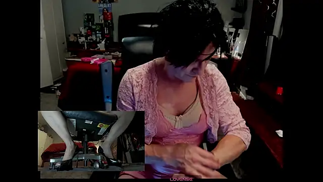 Snapshot of CharlotteAshton chatting on August 8, 11:56 am CharlotteAshton online show from August 8, 11:56 am