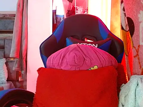 Snapshot of coral1727 chatting on February 4, 6:49 pm coral1727 online show from February 4, 6:49 pm