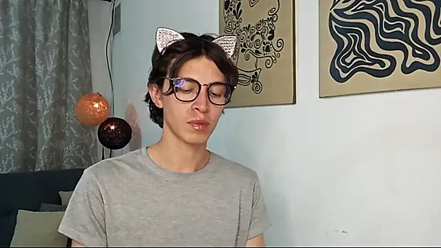 Snapshot of Norehg chatting on October 19, 12:22 am Norehg online show from October 19, 12:22 am