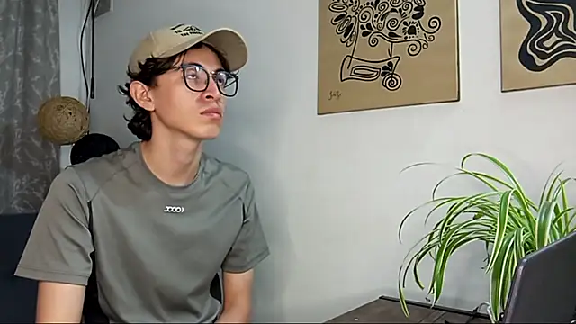 Snapshot of Norehg chatting on October 22, 11:59 pm Norehg online show from October 22, 11:59 pm