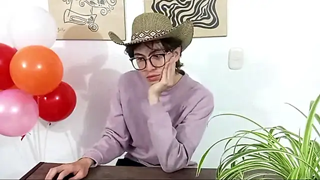 Snapshot of Norehg chatting on November 4, 12:54 am Norehg online show from November 4, 12:54 am