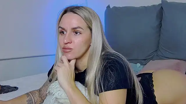 Snapshot of SofiJames chatting on October 29, 6:37 am SofiJames online show from October 29, 6:37 am