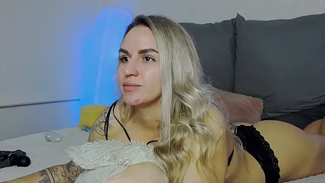 Snapshot of SofiJames chatting on November 20, 6:57 am SofiJames online show from November 20, 6:57 am