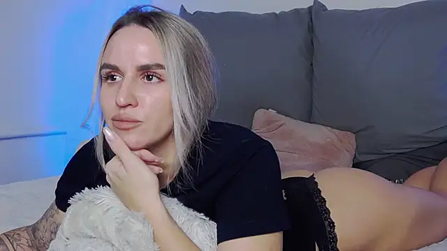 Snapshot of SofiJames chatting on November 26, 7:09 am SofiJames online show from November 26, 7:09 am