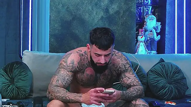 masterkingofmusclee online show from December 5, 3:06 pm