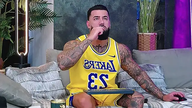 masterkingofmusclee online show from November 8, 9:31 am