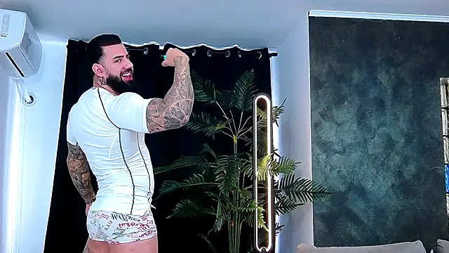 masterkingofmusclee online show from November 21, 8:13 am