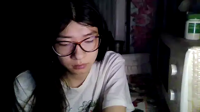 CarlyJoy online show from March 18, 4:43 pm