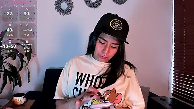 im amber online show from February 12, 12:33 pm