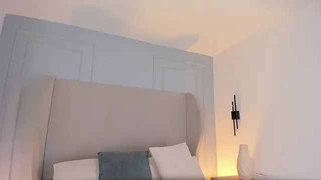 chloe d online show from April 25, 1:41 pm