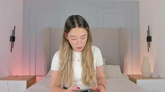 Snapshot of chloe_d chatting on June 16, 7:49 pm chloe d online show from June 16, 7:49 pm