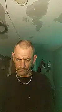 Snapshot of deepstroker42071 chatting on January 9, 2:01 am deepstroker42071 online show from January 9, 2:01 am