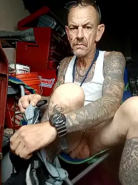 Snapshot of deepstroker42071 chatting on October 11, 11:42 am deepstroker42071 online show from October 11, 11:42 am