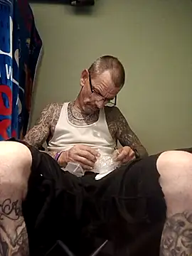 Snapshot of deepstroker42071 chatting on November 15, 10:12 am deepstroker42071 online show from November 15, 10:12 am