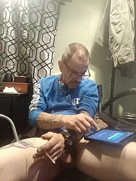 Snapshot of deepstroker42071 chatting on November 27, 3:52 am deepstroker42071 online show from November 27, 3:52 am