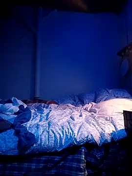 Snapshot of deepstroker42071 chatting on December 16, 6:51 am deepstroker42071 online show from December 16, 6:51 am