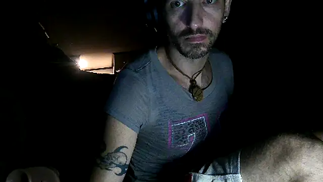 Snapshot of Bi_curious86 chatting on September 26, 5:44 am Bi curious86 online show from September 26, 5:44 am
