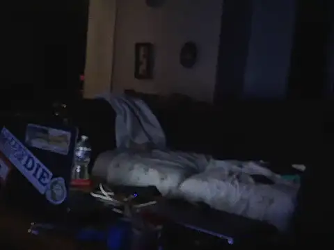 Snapshot of Bi_curious86 chatting on January 8, 7:21 am Bi curious86 online show from January 8, 7:21 am