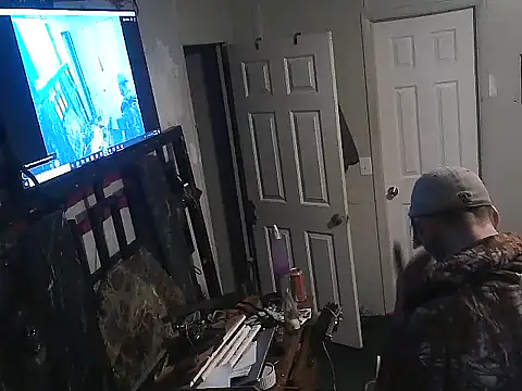 Snapshot of Bi_curious86 chatting on January 16, 5:00 am Bi curious86 online show from January 16, 5:00 am