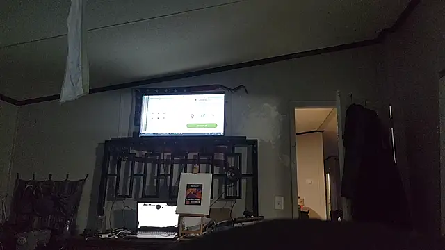 Snapshot of Bi_curious86 chatting on March 2, 12:13 am Bi curious86 online show from March 2, 12:13 am