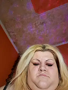 Snapshot of ducicsajsziii chatting on December 11, 9:01 pm ducicsajsziii online show from December 11, 9:01 pm