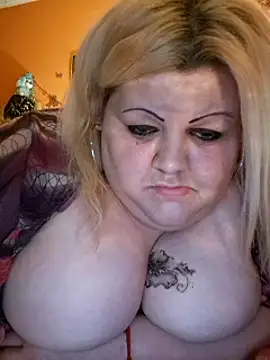 Snapshot of ducicsajsziii chatting on December 12, 10:31 pm ducicsajsziii online show from December 12, 10:31 pm