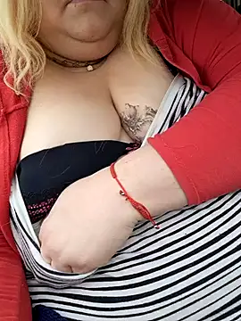 Snapshot of ducicsajsziii chatting on December 13, 10:30 am ducicsajsziii online show from December 13, 10:30 am