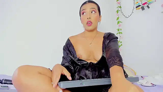 SamanthaJonson1 online show from March 19, 4:13 pm