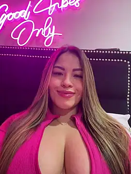 Snapshot of sexyyykloee chatting on May 17, 5:38 am sexyyykloee online show from May 17, 5:38 am