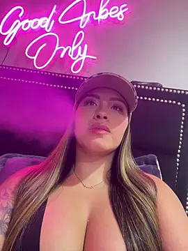 Snapshot of sexyyykloee chatting on June 20, 4:59 am sexyyykloee online show from June 20, 4:59 am