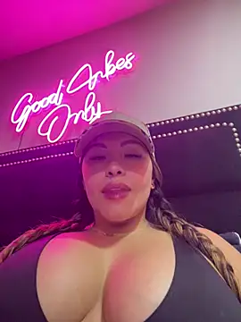 Snapshot of sexyyykloee chatting on June 25, 5:23 am sexyyykloee online show from June 25, 5:23 am