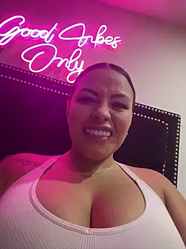 Snapshot of sexyyykloee chatting on July 11, 4:26 am sexyyykloee online show from July 11, 4:26 am
