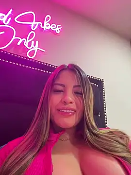 Snapshot of sexyyykloee chatting on August 2, 2:10 am sexyyykloee online show from August 2, 2:10 am