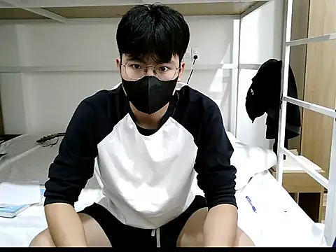 Gwencloudy online show from October 26, 3:23 am