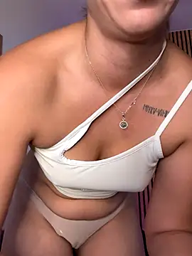 Snapshot of sofiah_ chatting on November 18, 4:44 pm sofiah online show from November 18, 4:44 pm