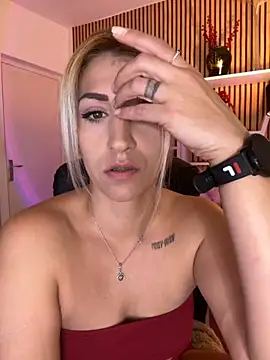 Snapshot of sofiah_ chatting on December 1, 4:23 pm sofiah online show from December 1, 4:23 pm