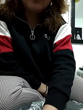 Snapshot of sweetcolibri chatting on February 17, 9:52 pm sweetcolibri online show from February 17, 9:52 pm