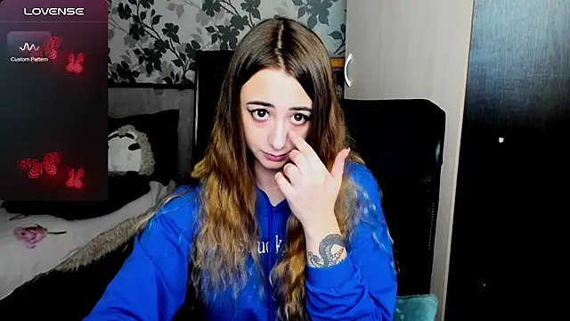 Snapshot of weakness4u chatting on October 21, 3:18 am weakness4u online show from October 21, 3:18 am