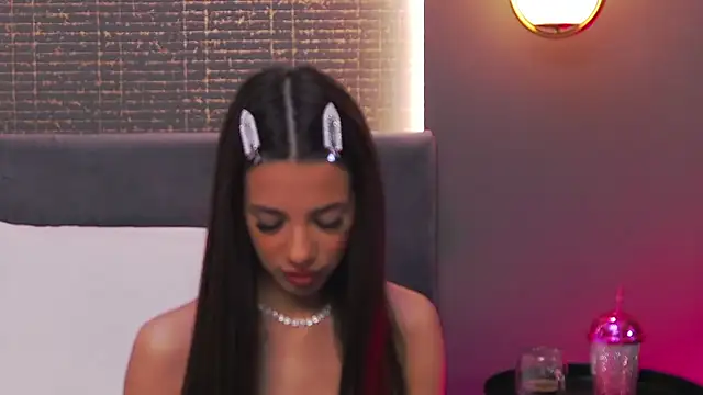 LaraKent online show from February 5, 8:25 pm