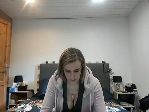 Snapshot of Madame_Callie chatting on April 19, 12:59 pm Madame Callie online show from April 19, 12:59 pm