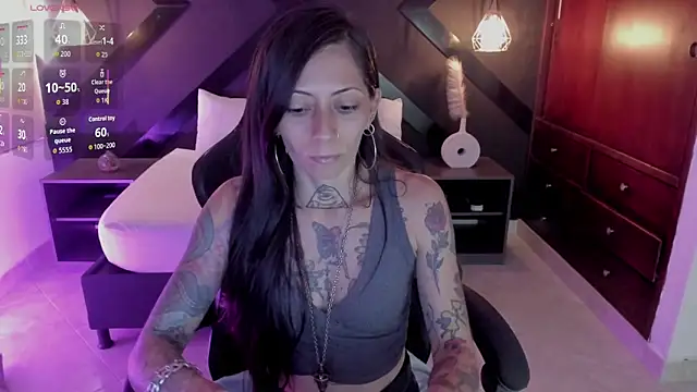 dark gotica online show from April 22, 7:04 pm