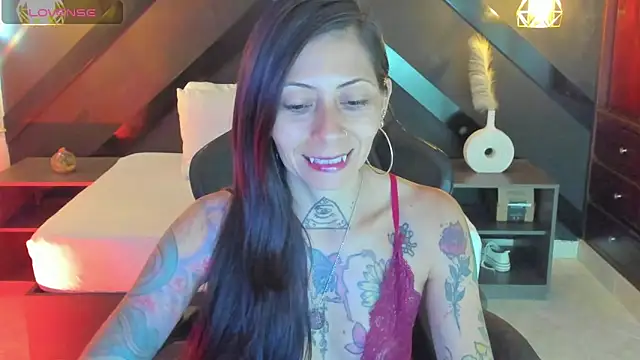 Snapshot of dark_gotica chatting on May 9, 12:32 pm dark gotica online show from May 9, 12:32 pm